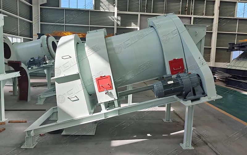 機(jī)制砂防離析、防揚(yáng)塵，有經(jīng)驗(yàn)的砂廠都在用加濕拌和機(jī)