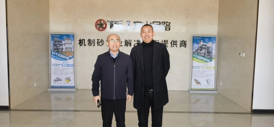 山東省砂石協(xié)會(huì)專(zhuān)職副秘書(shū)長(zhǎng)陳文蒞臨唐山金路，考察特細(xì)砂制砂樓